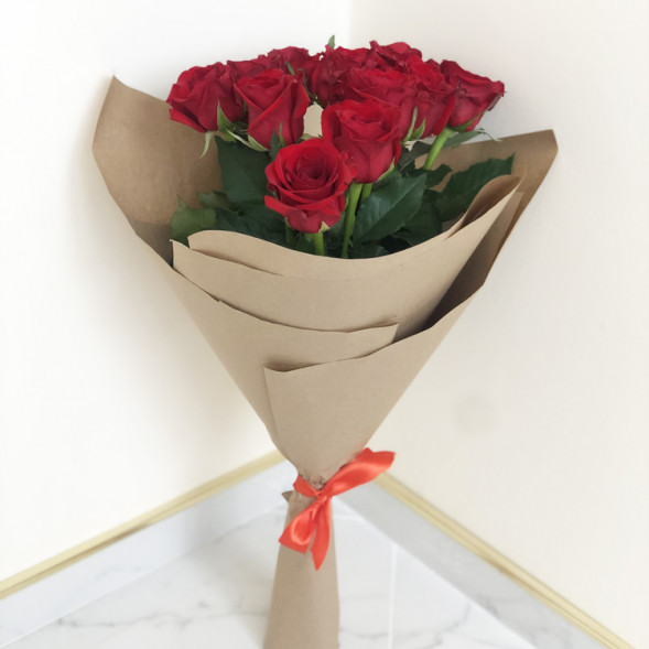 Букет 11 красных роз в Коктебеле