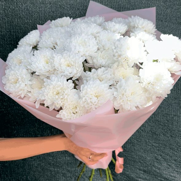 Букет 11 белых кустовых хризантем в Коктебеле