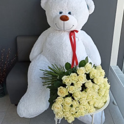 101 белая роза с плюшевым мишкой 