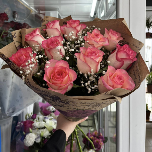 Букет 11 роз с гипсофилой «Романтический вкус» в Коктебеле
