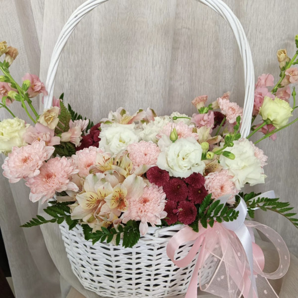 Композиция в корзине «Симпатичная лодочка» в Коктебеле