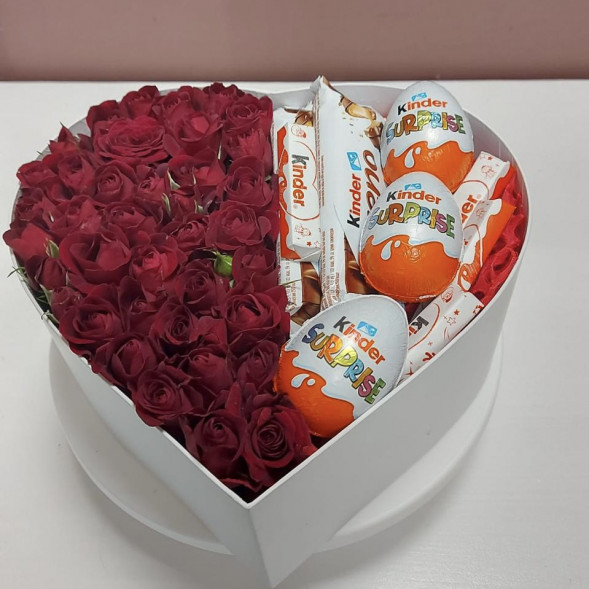 Композиция в коробке «Сладкая любовь» в Коктебеле