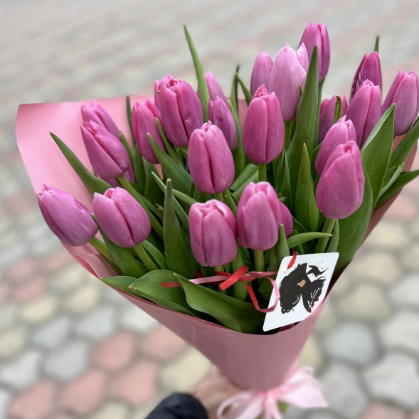 21 розовый тюльпан в Коктебеле