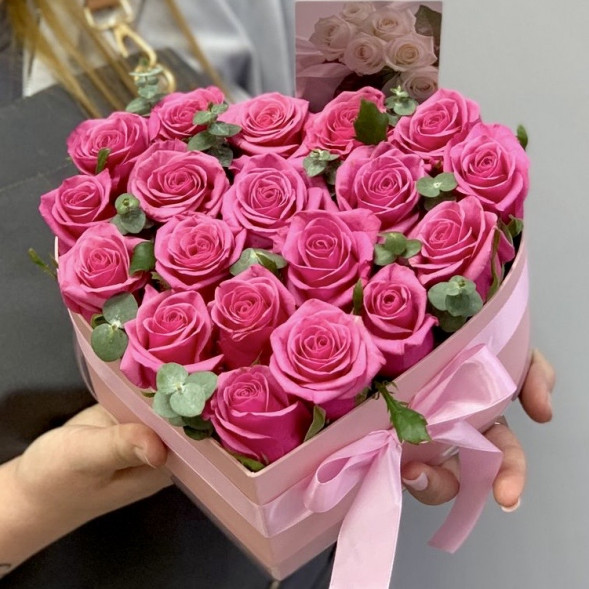 Розы в коробке «Сердце» в Коктебеле