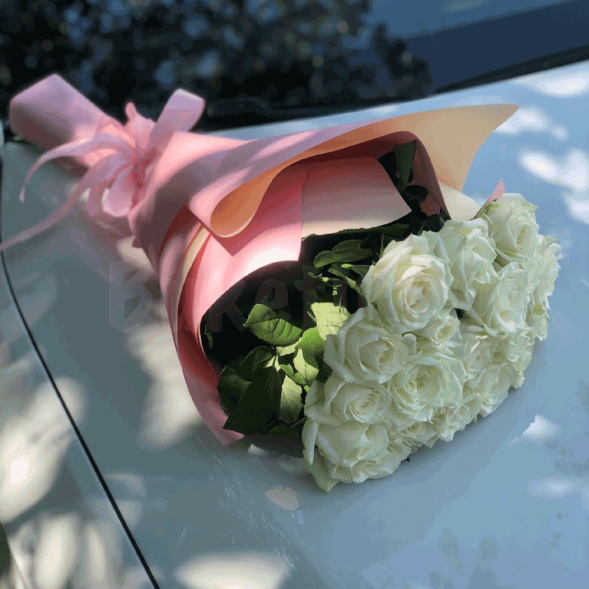 15 белых роз, лента в Коктебеле