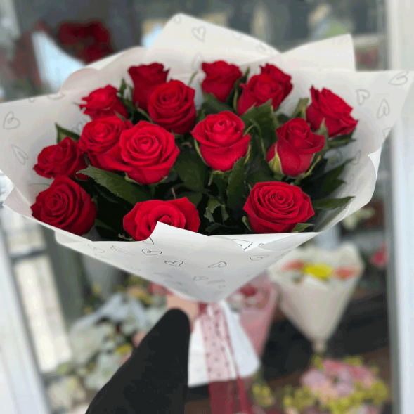 Букет 15 красных роз в Коктебеле