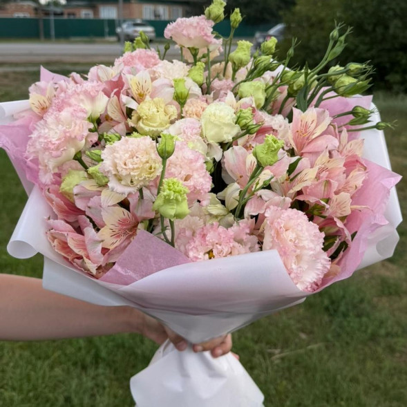 Букет из альстромерий и эустом Зефирное настроение в Коктебеле